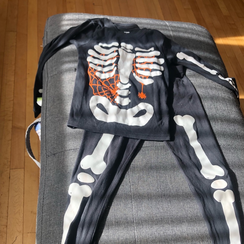 Glow in the dark Skeleton Pjs Unisex size 8